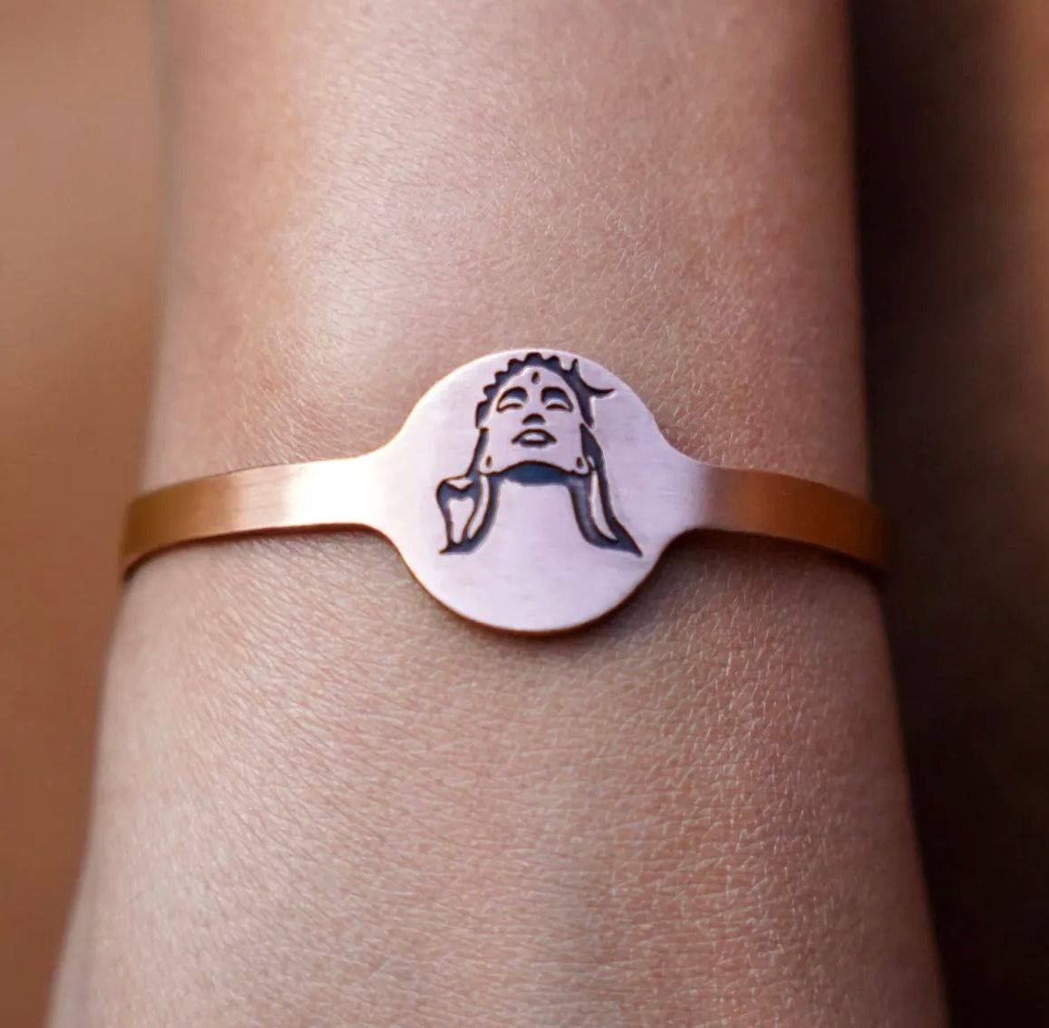 Vòng tay đồng với Adiyogi