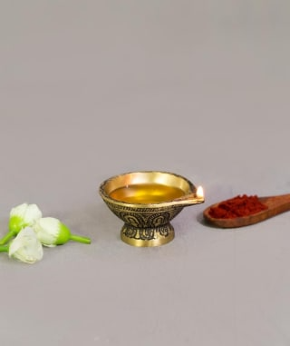 Đèn bằng đồng thủ công có đế